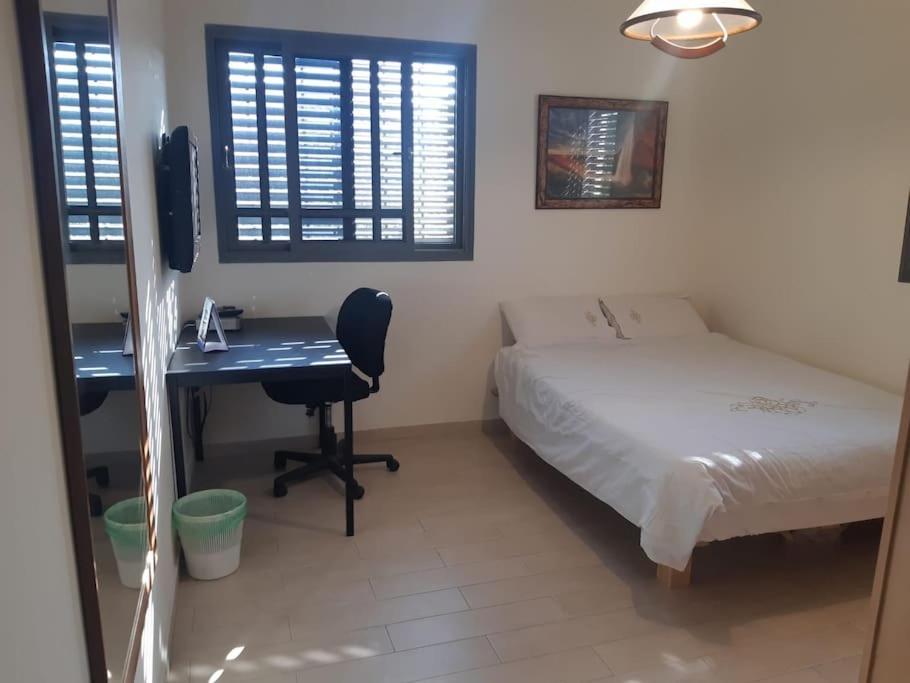 Adorable 3 Bedroom Brenner "Hill" Suite Giv'at Brenner Buitenkant foto